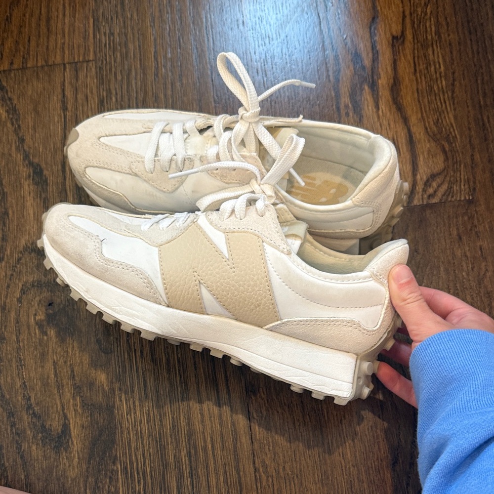 New Balance 327 Shoes Beige